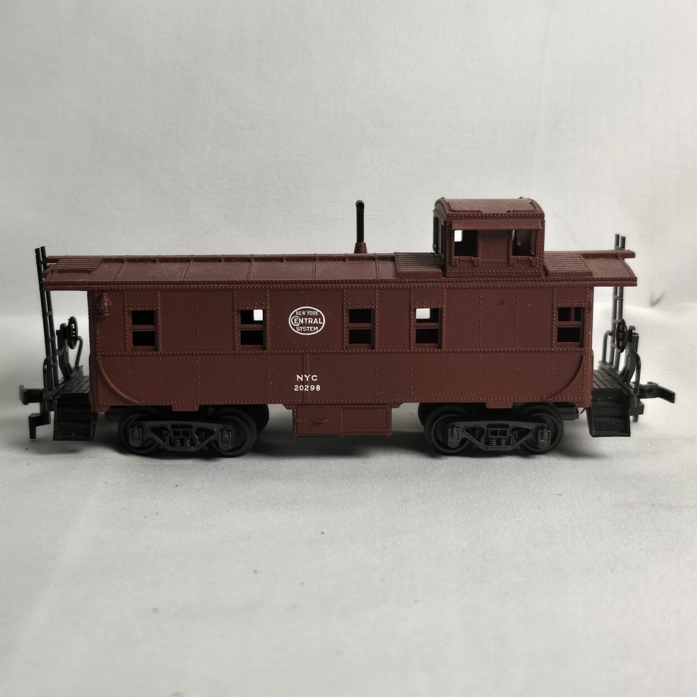 AHM HO Scale #5353 New York Central Rear Cupola Caboose NOS